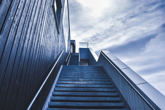 Jaké výhody mají železné schody